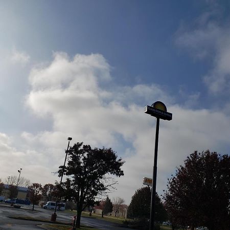 Days Inn & Suites By Wyndham Merrillville Exterior foto